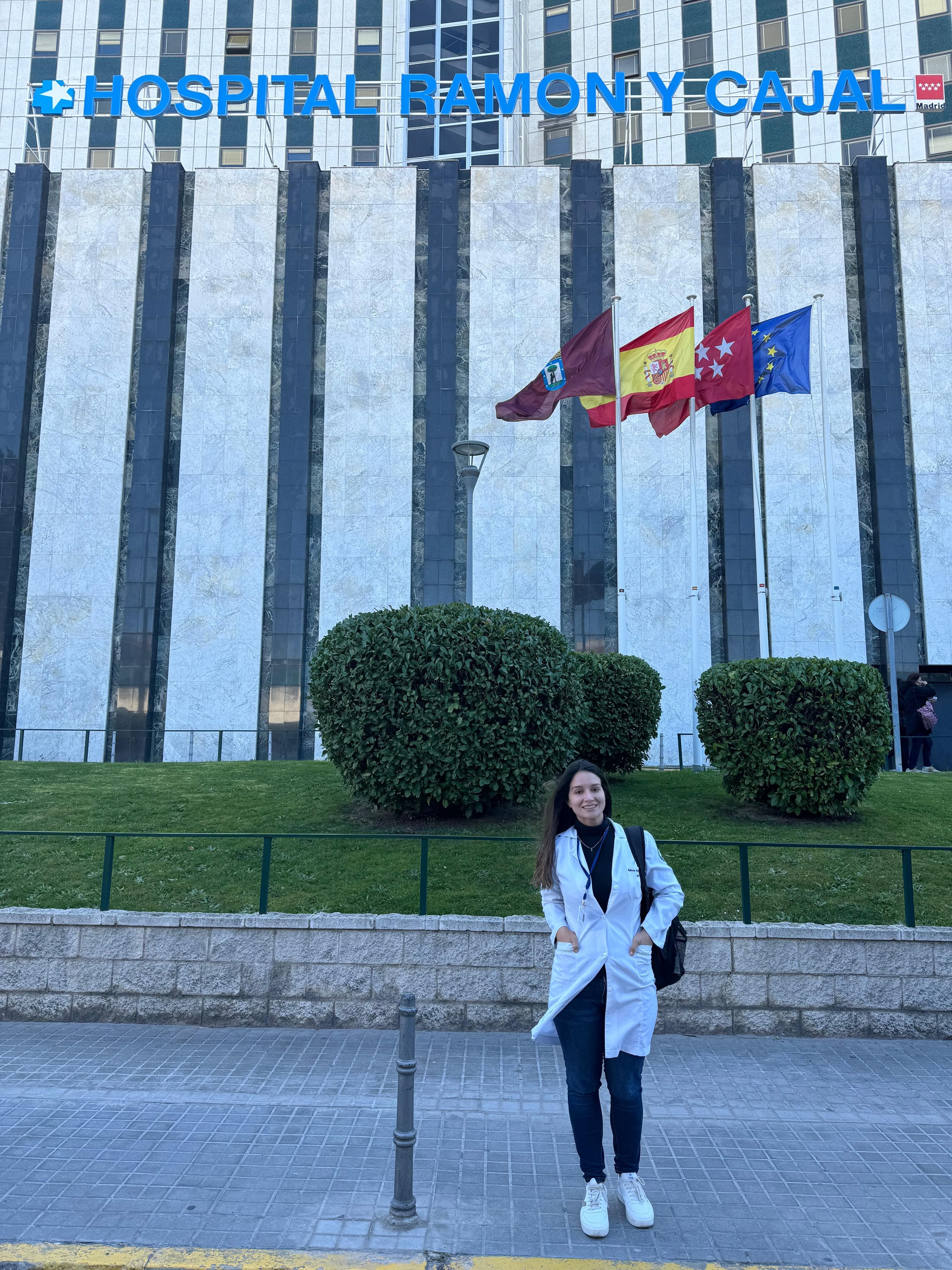 Estágio no ambulatório de Tricologia do Hopistal Ramón y Cajal em Madri (ES) durante a residência médica em 2024.